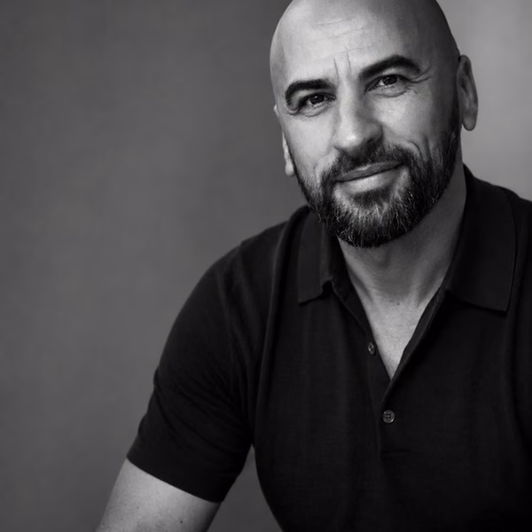 Massimiliano Rosa, consulente immobiliare, in un ritratto professionale